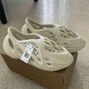 Yeezy Foam Runners Ararat